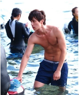 의외로 가슴이 이쁜 배우 | 인스티즈