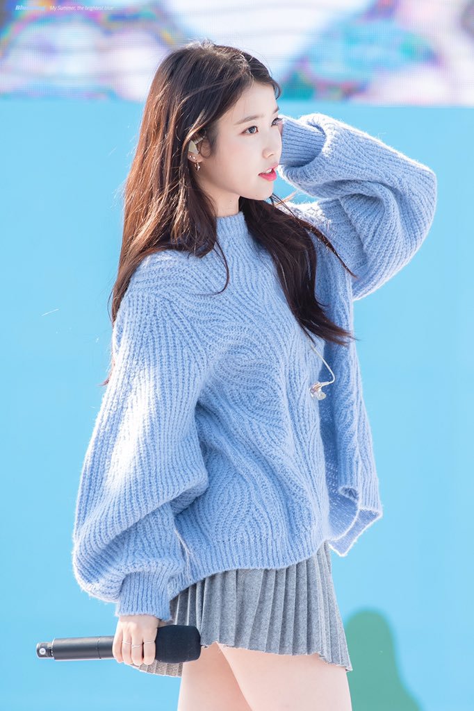 오늘 미모 레전드 찍은 아이유.jpgif | 인스티즈