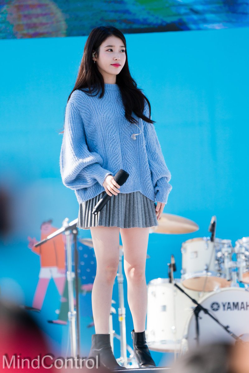 오늘 미모 레전드 찍은 아이유.jpgif | 인스티즈