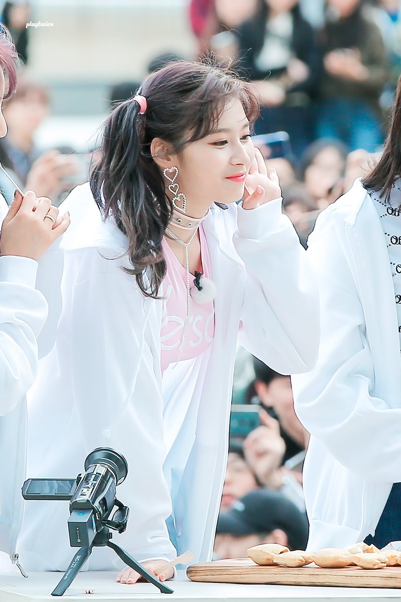 양갈래머리 사나.jpgif | 인스티즈