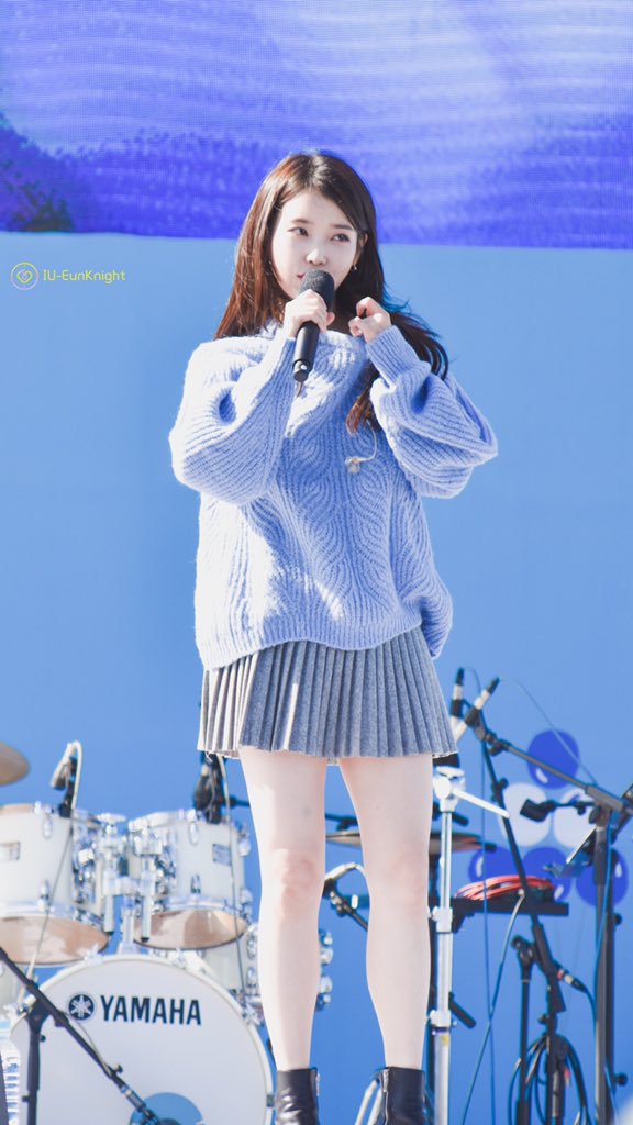 오늘 미모 레전드 찍은 아이유.jpgif | 인스티즈