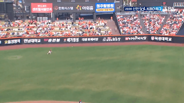 수비에는 슬럼프가 없다는걸 증명하는 김호령.gif | 인스티즈