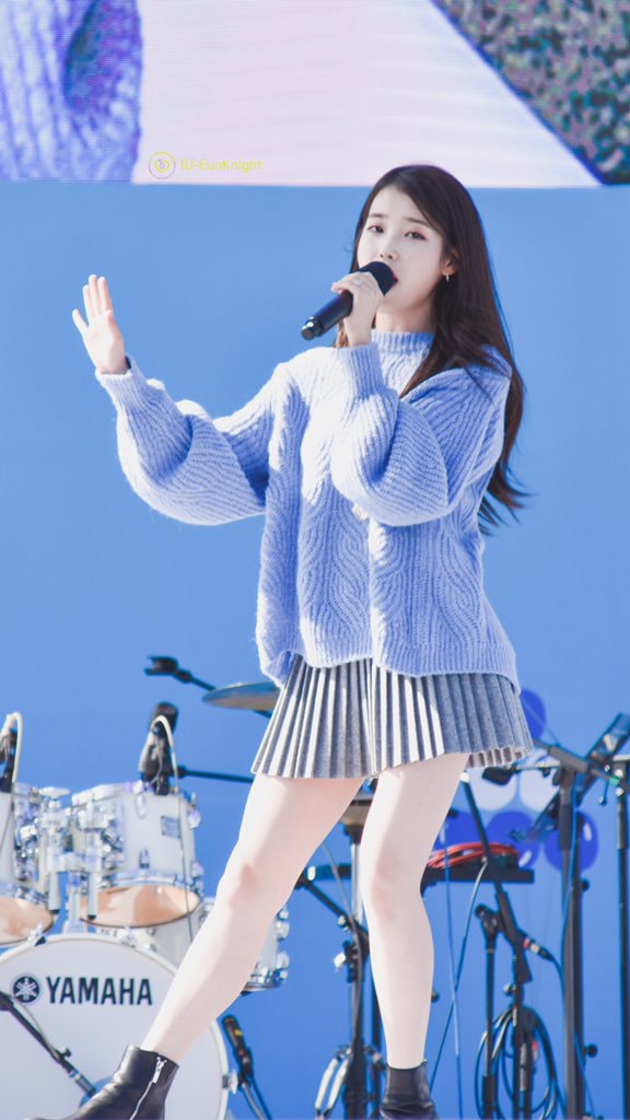 오늘 미모 레전드 찍은 아이유.jpgif | 인스티즈