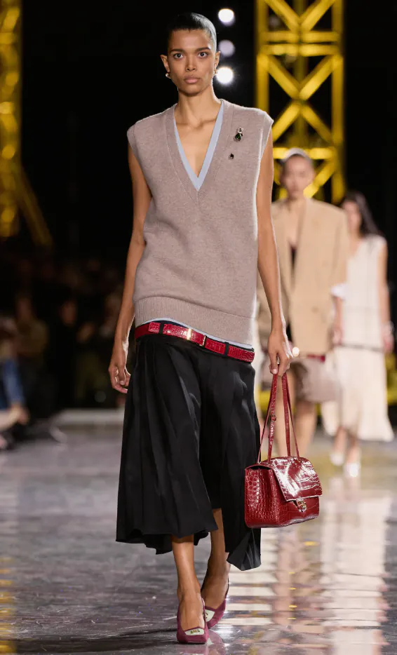 허리 라인을 많이 내린 샤넬 | 인스티즈