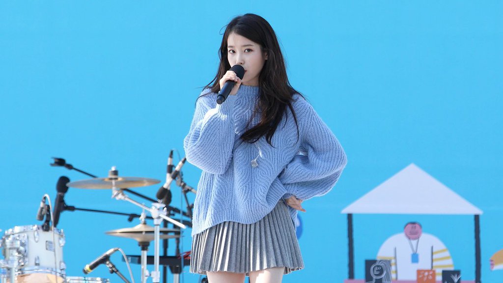 오늘 미모 레전드 찍은 아이유.jpgif | 인스티즈