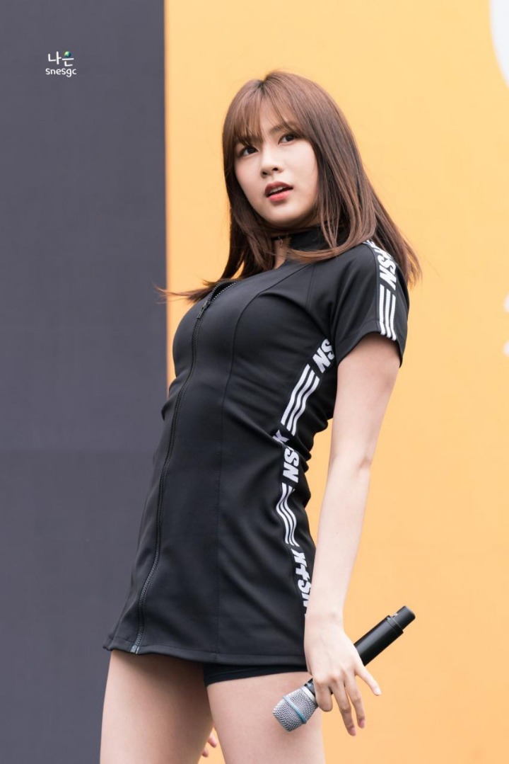 180527 명품옷 입은 하영이 .jpg | 인스티즈