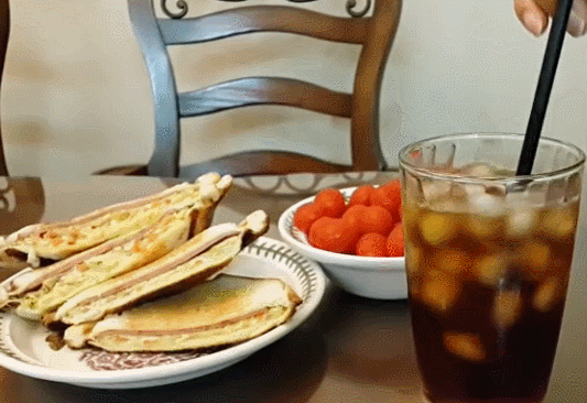 매일 마시는 음료! 시원한 아이스커피 움짤 gif | 인스티즈