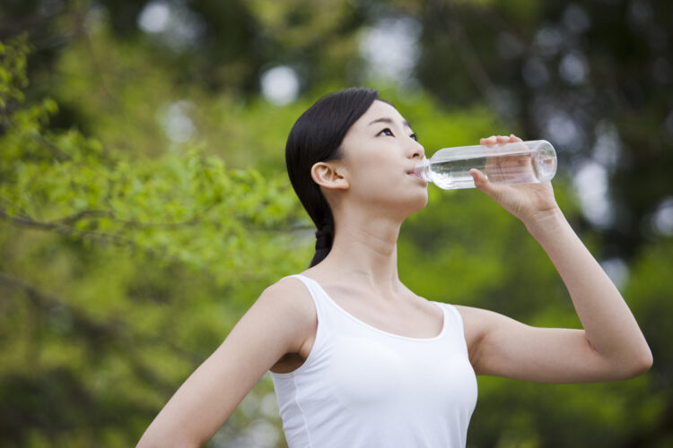 "'이 물' 마시면 살 빠진다?”... SNS 화제 다이어트, 진짜 효과는? | 인스티즈