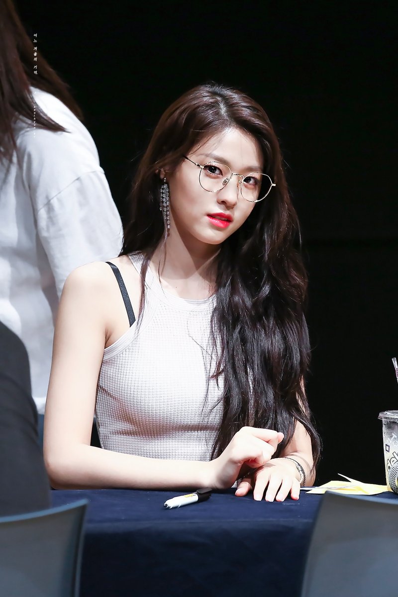 설현이 미모& 몸매 레전드 찍었던 날.jpgif | 인스티즈