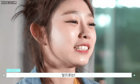 아직도 데뷔 쇼케이스 얘기가 나오면 표정이 어두운 지수.gif | 인스티즈