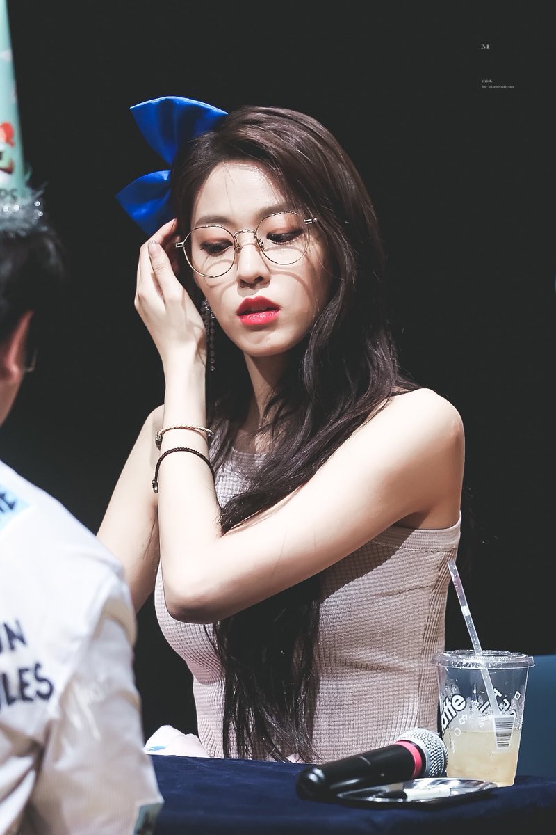 설현이 미모& 몸매 레전드 찍었던 날.jpgif | 인스티즈