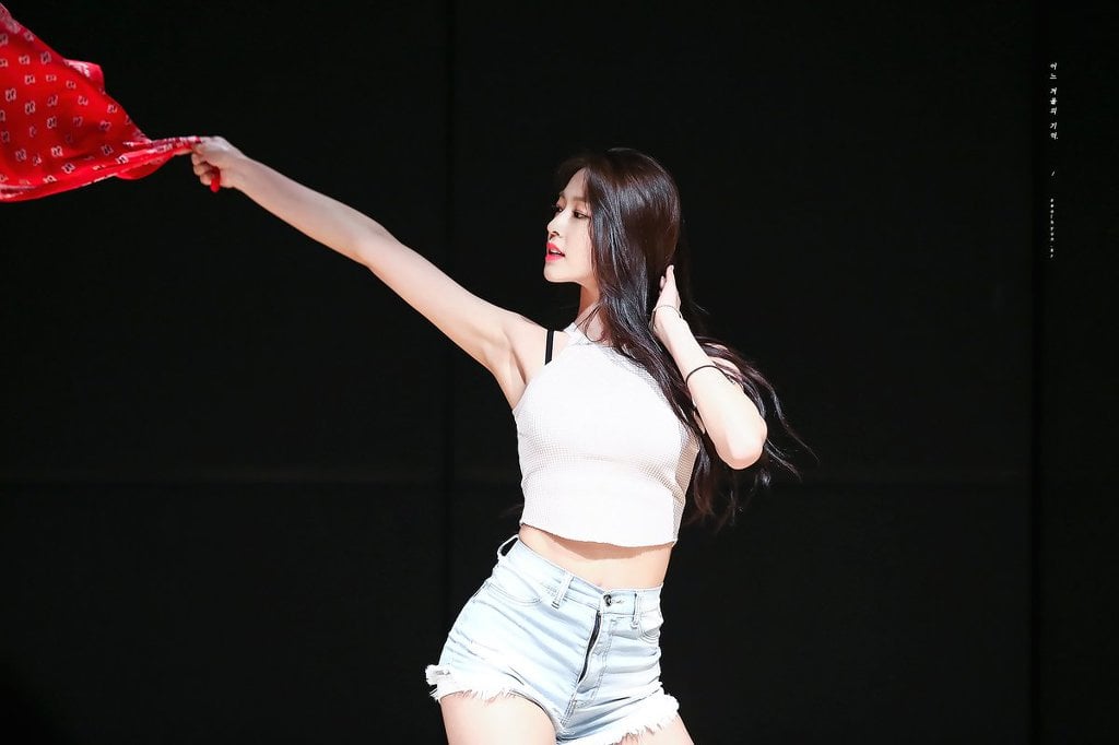 설현이 미모& 몸매 레전드 찍었던 날.jpgif | 인스티즈