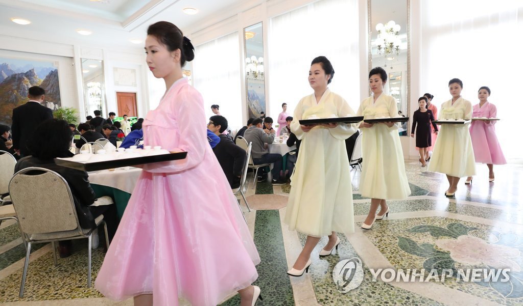 평양냉면 먹고 견학(?)하는 레드벨벳 | 인스티즈