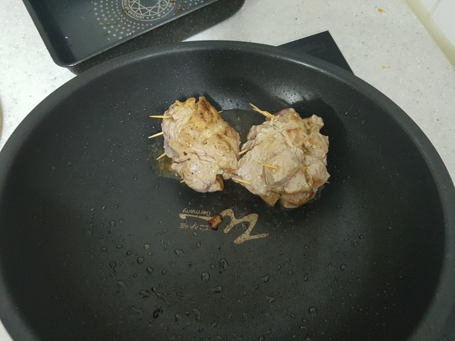 패망의 기운이 서려있는 돼지고기 치즈말이 | 인스티즈