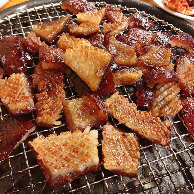 많은 사람들이 인생 고기로 꼽는 부산 돼지고기.jpg | 인스티즈