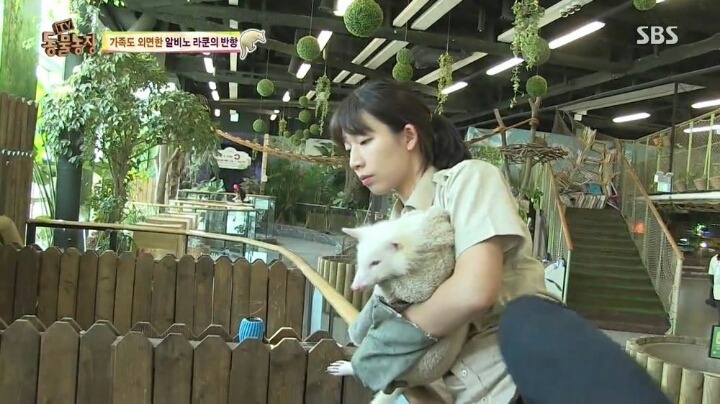 힘들게 일하는 여자 사육사ㅠㅠ.jpg | 인스티즈