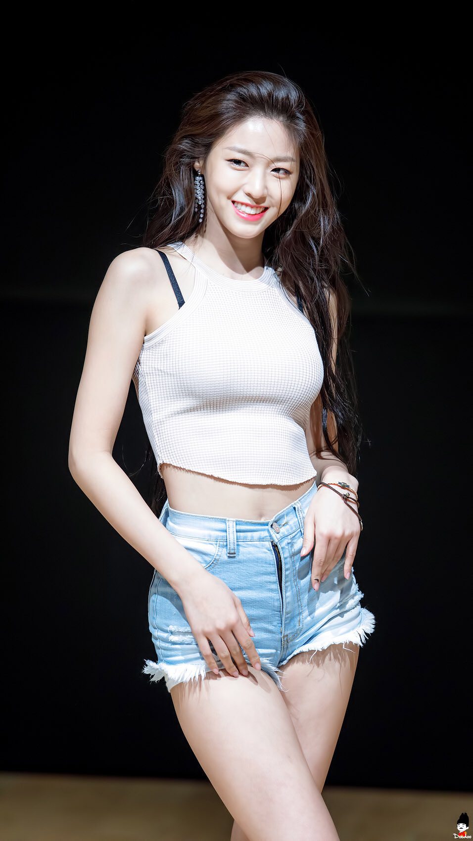 설현이 미모& 몸매 레전드 찍었던 날.jpgif | 인스티즈