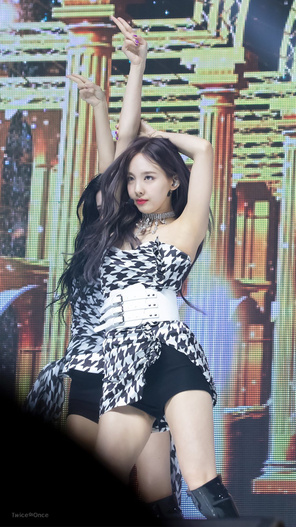 신곡쇼케에서 섹시미 폭발한 나연이.jpgif | 인스티즈