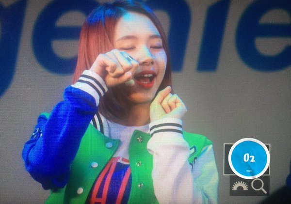 [트와이스] 오늘자 게릴라 콘서트 채영 jpg | 인스티즈
