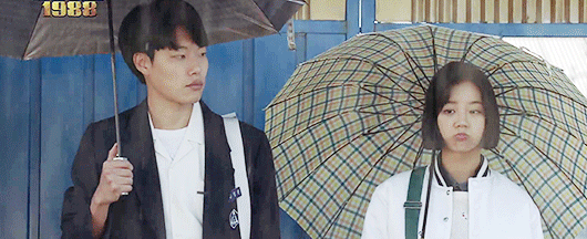 [응답하라1988] 덕선을 연기한 혜리가 기억하는 정환&덕선 명장면.gif | 인스티즈