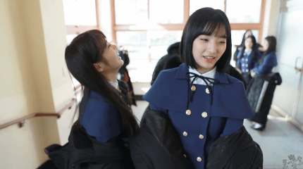 180621. 프로미스나인 멤버와 함께 있는 맏언니 이새롬.jpg | 인스티즈