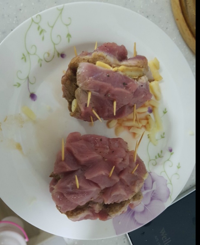 패망의 기운이 서려있는 돼지고기 치즈말이 | 인스티즈