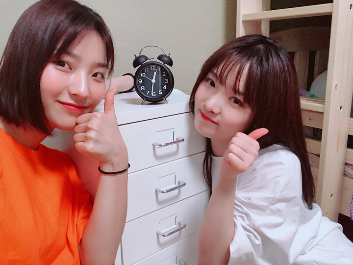 180621. 프로미스나인 멤버와 함께 있는 맏언니 이새롬.jpg | 인스티즈