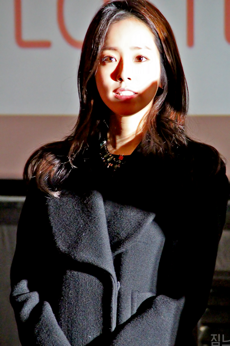 작지만 예쁜 한지민.jpgif | 인스티즈