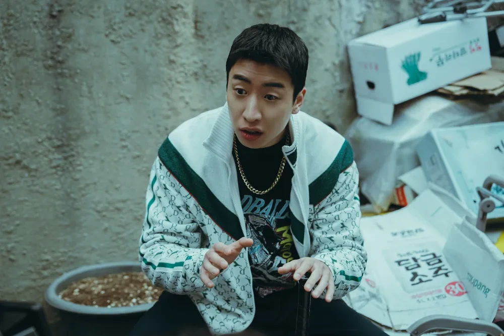 약한영웅 감독의 친동생이라 무리해서 고등학생 연기하러 끌려나온 배우 | 인스티즈