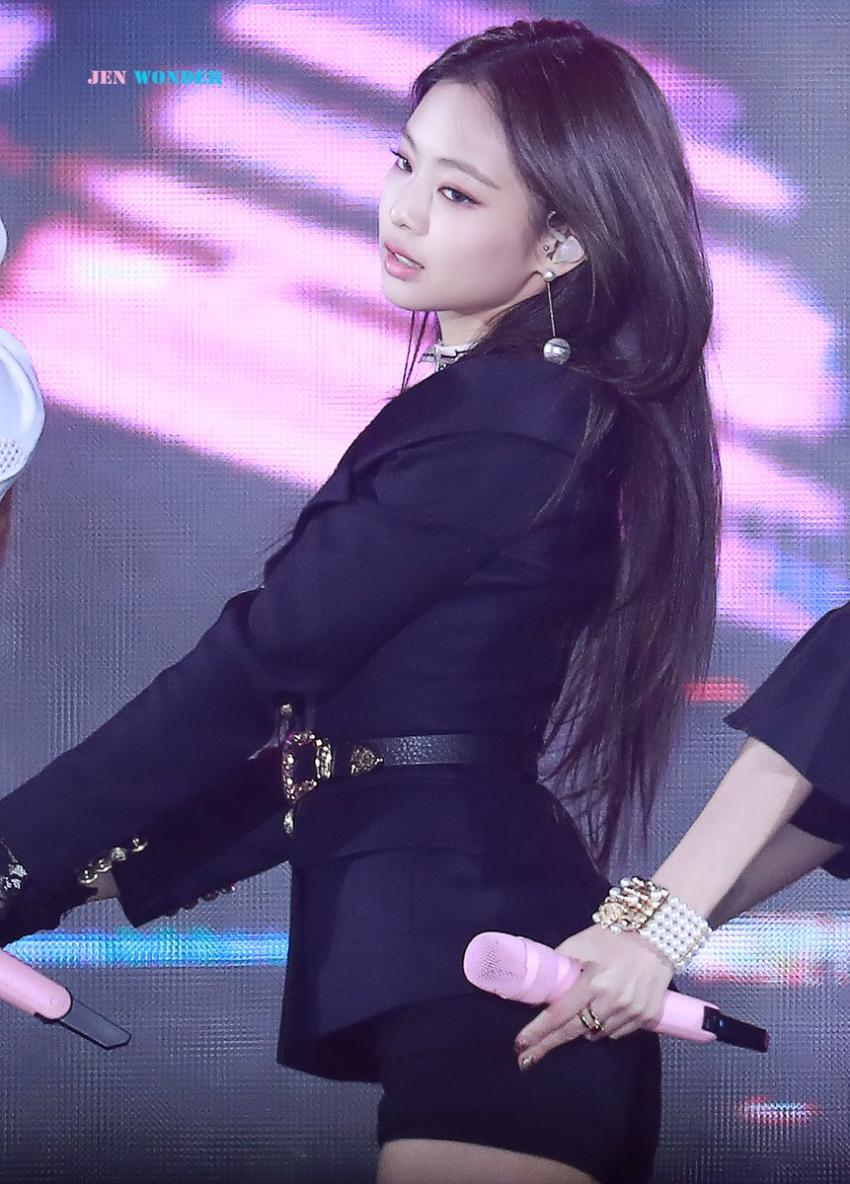 서가대에서 직각 어깨 선보이는 제니 | 인스티즈