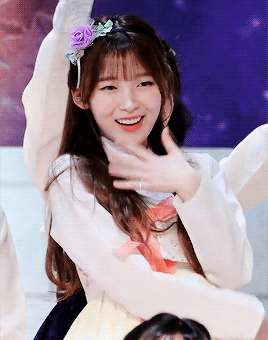 한복을 차려입은 오마이걸 아린이.gif | 인스티즈