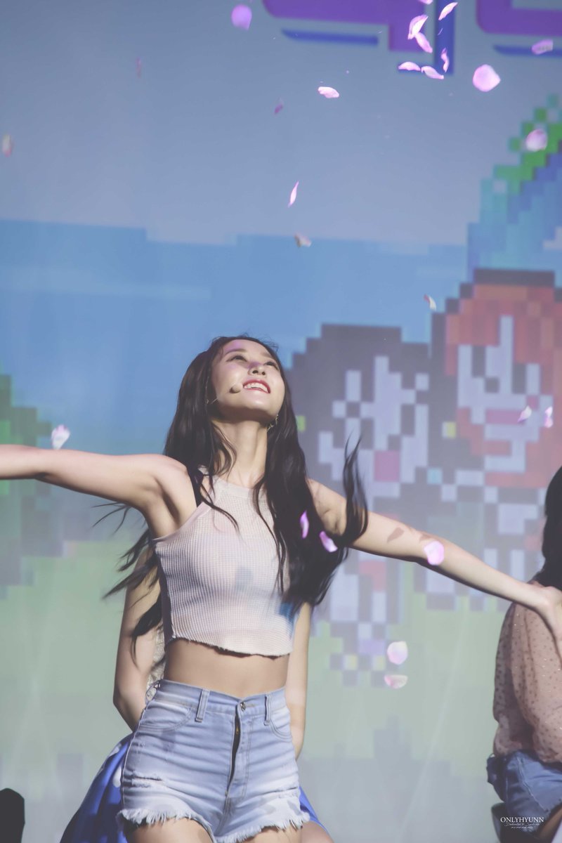 설현이 미모& 몸매 레전드 찍었던 날.jpgif | 인스티즈