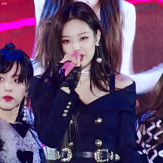 서가대에서 직각 어깨 선보이는 제니 | 인스티즈