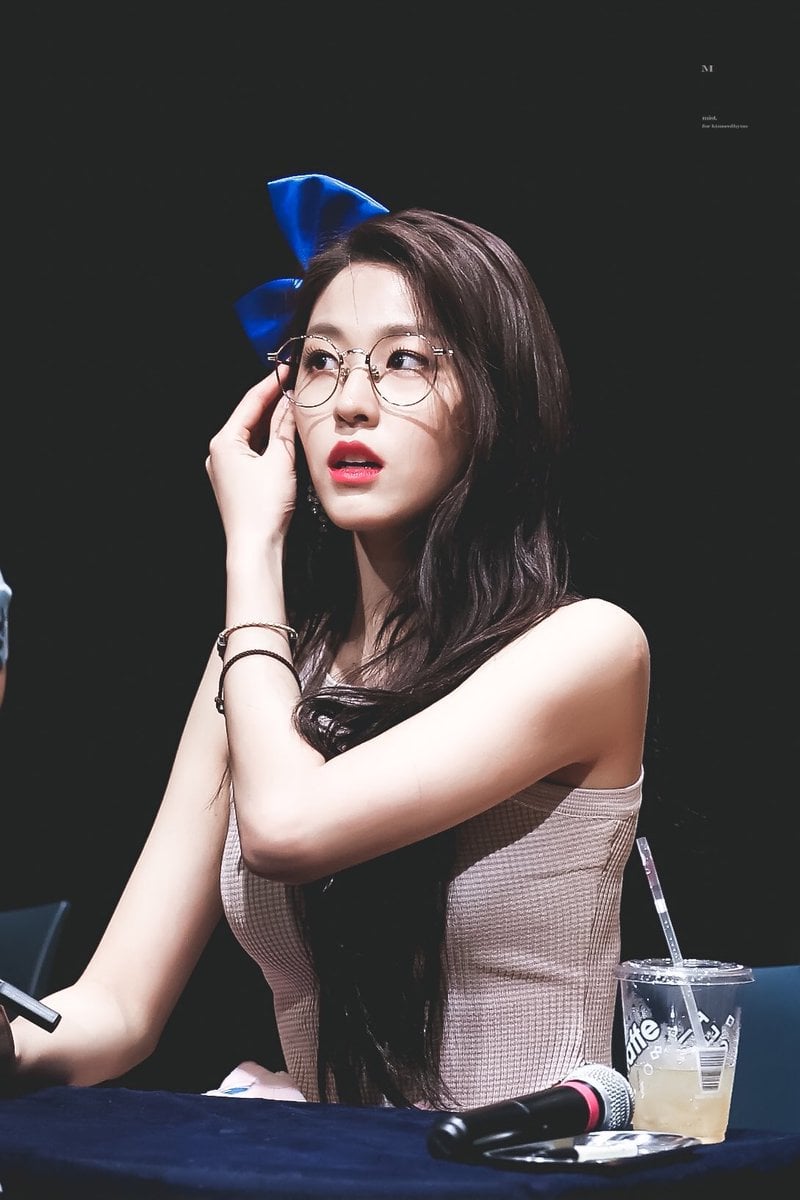 설현이 미모& 몸매 레전드 찍었던 날.jpgif | 인스티즈