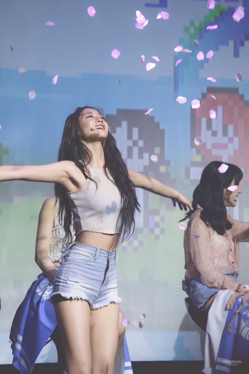 설현이 미모& 몸매 레전드 찍었던 날.jpgif | 인스티즈