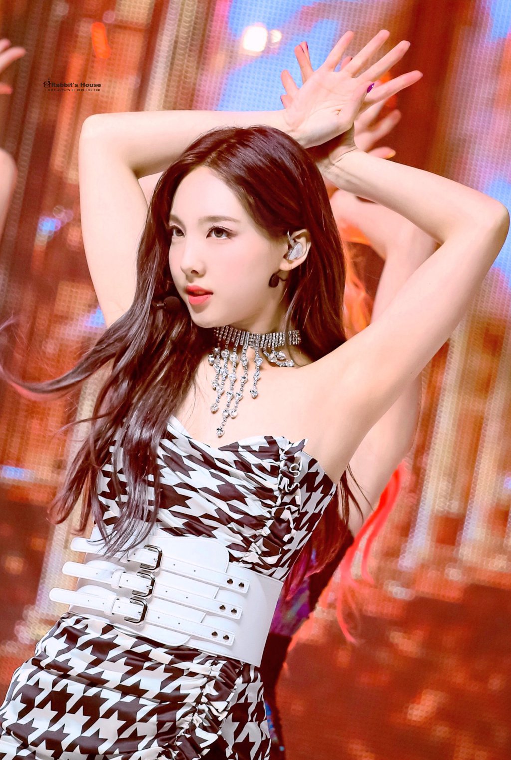 신곡쇼케에서 섹시미 폭발한 나연이.jpgif | 인스티즈