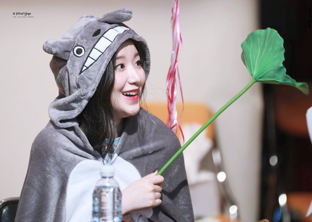 (여자)아이들의 비쥬얼담당 백설공주 슈화.jpgif (311장) | 인스티즈