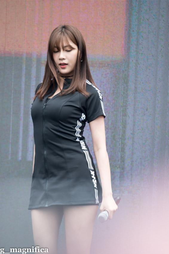 180527 명품옷 입은 하영이 .jpg | 인스티즈