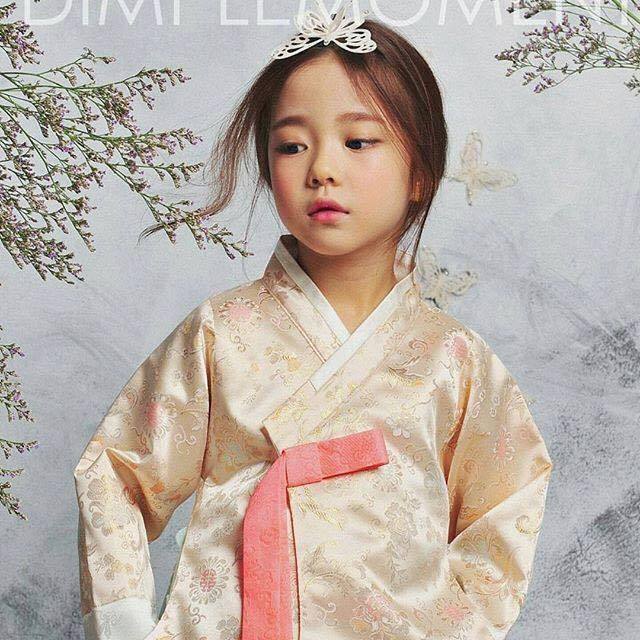 와.. 세상 혼자사는 애기.. 2009년생 키즈모델 황시은 | 인스티즈