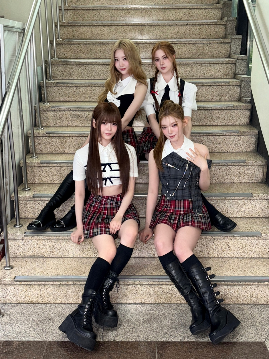 팬들 오열하게 만든 어느 걸그룹 음방 의상...jpg | 인스티즈