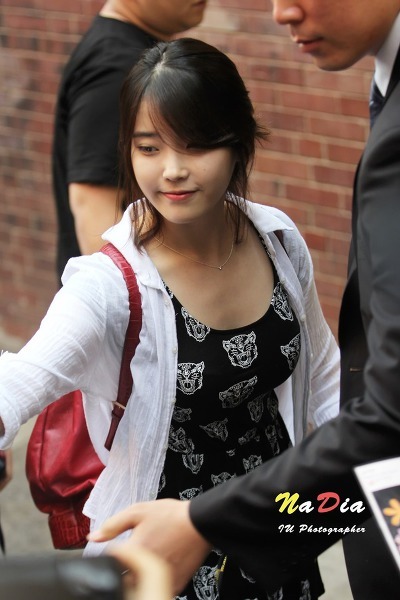 귀여움과 섹시함이 공존하는 아이유.jpgif | 인스티즈