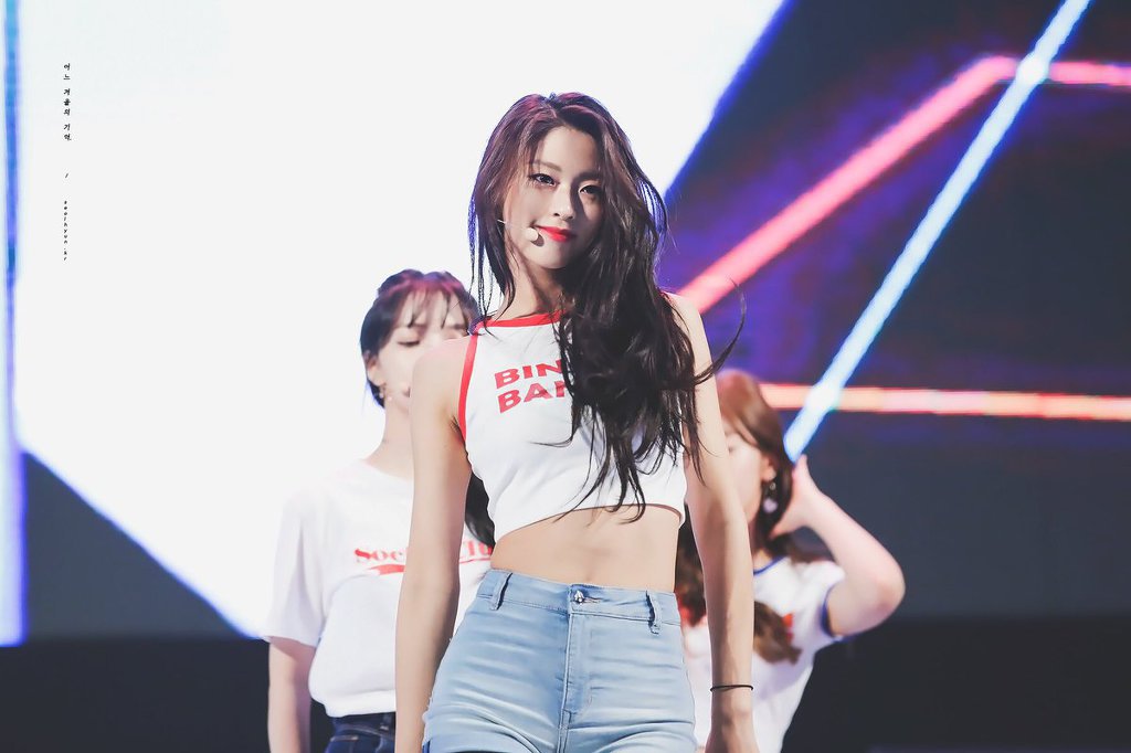 설현이 미모& 몸매 레전드 찍었던 날.jpgif | 인스티즈
