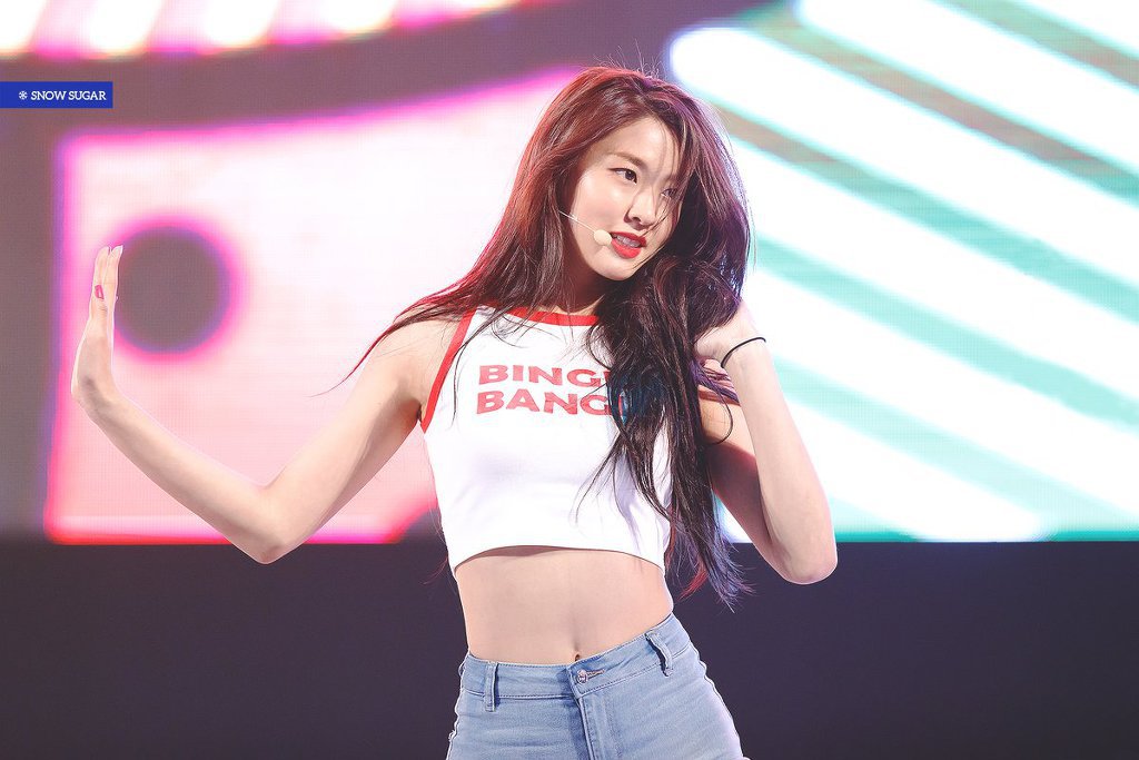 설현이 미모& 몸매 레전드 찍었던 날.jpgif | 인스티즈