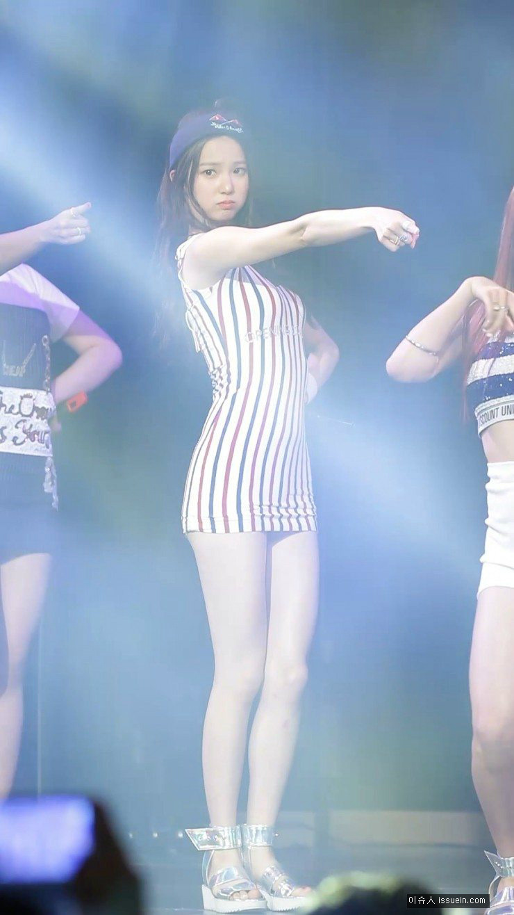 얼굴이 작아서 키가 커보이는 아이돌 2人 | 인스티즈