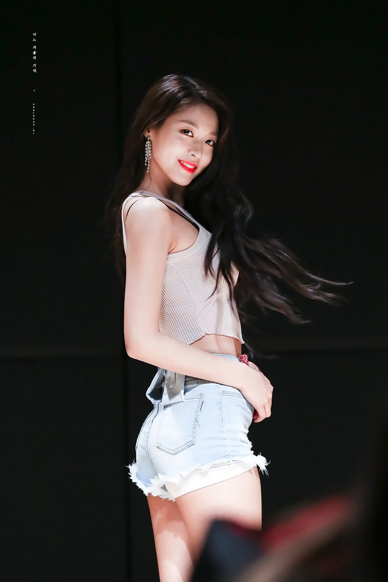 설현이 미모& 몸매 레전드 찍었던 날.jpgif | 인스티즈