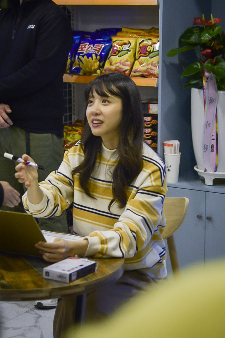 오늘자"코리안코커, 나미친"김민아 기상캐스터의 부산 PC방 행사 스케쥴 사진 | 인스티즈