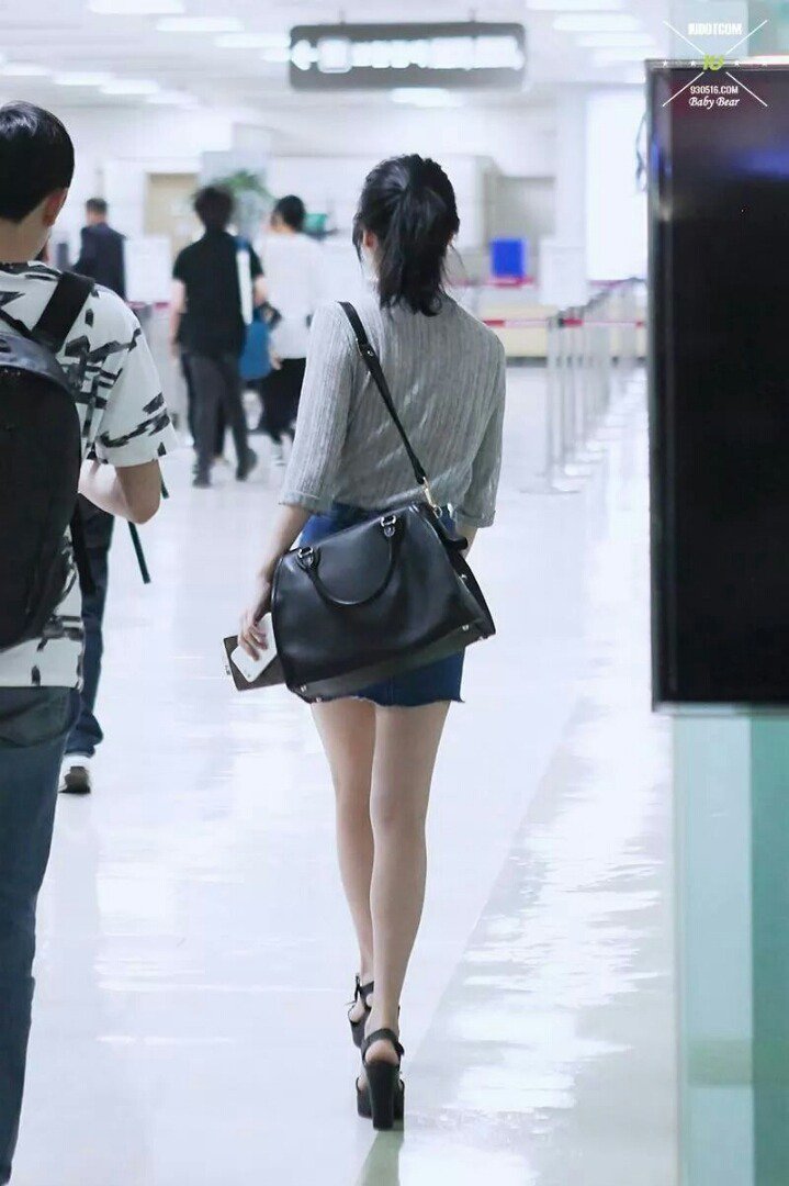 귀여움과 섹시함이 공존하는 아이유.jpgif | 인스티즈