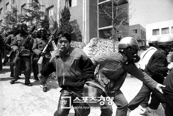 박근혜가 추진하는 테러방지법은 헌법을 초월하는 이시대의 계엄령 | 인스티즈