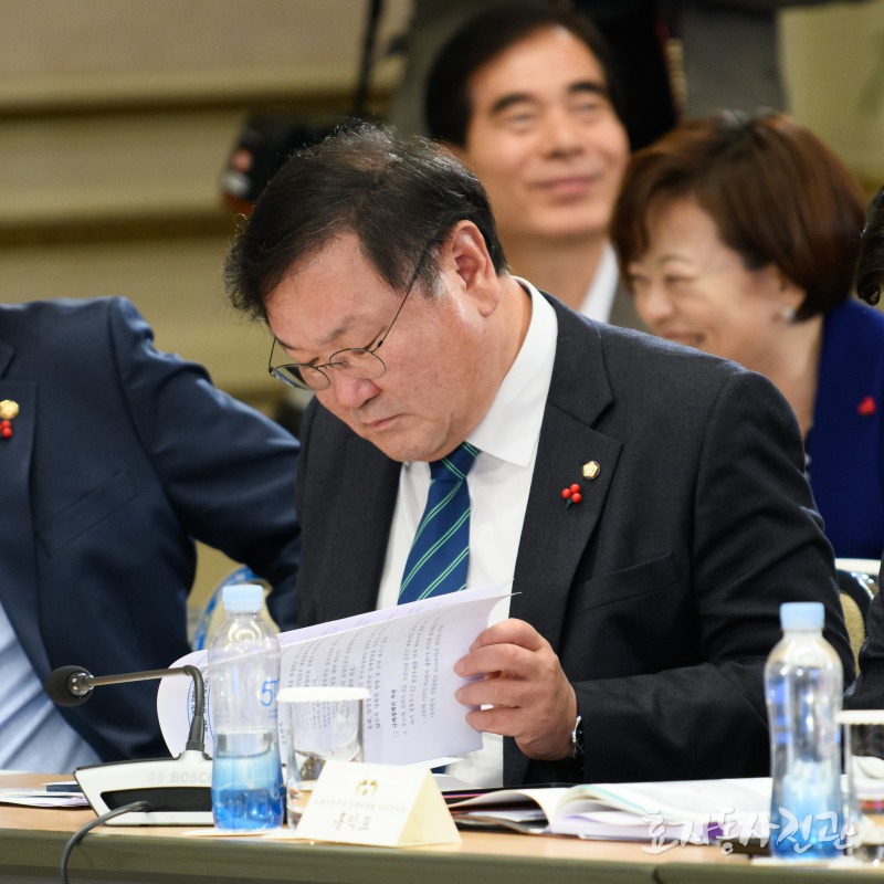 공부하고 연구하는 문재인 정부와 민주당.(이런 정부와 정당을 경험 하신적 있으신가요?) | 인스티즈
