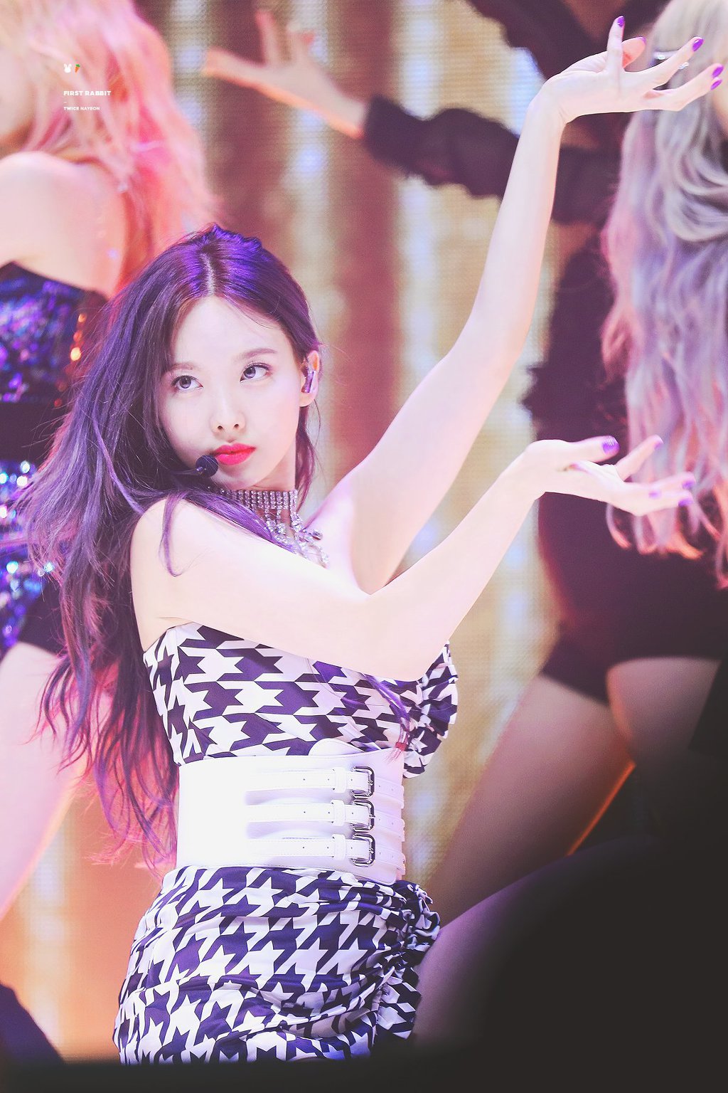 신곡쇼케에서 섹시미 폭발한 나연이.jpgif | 인스티즈